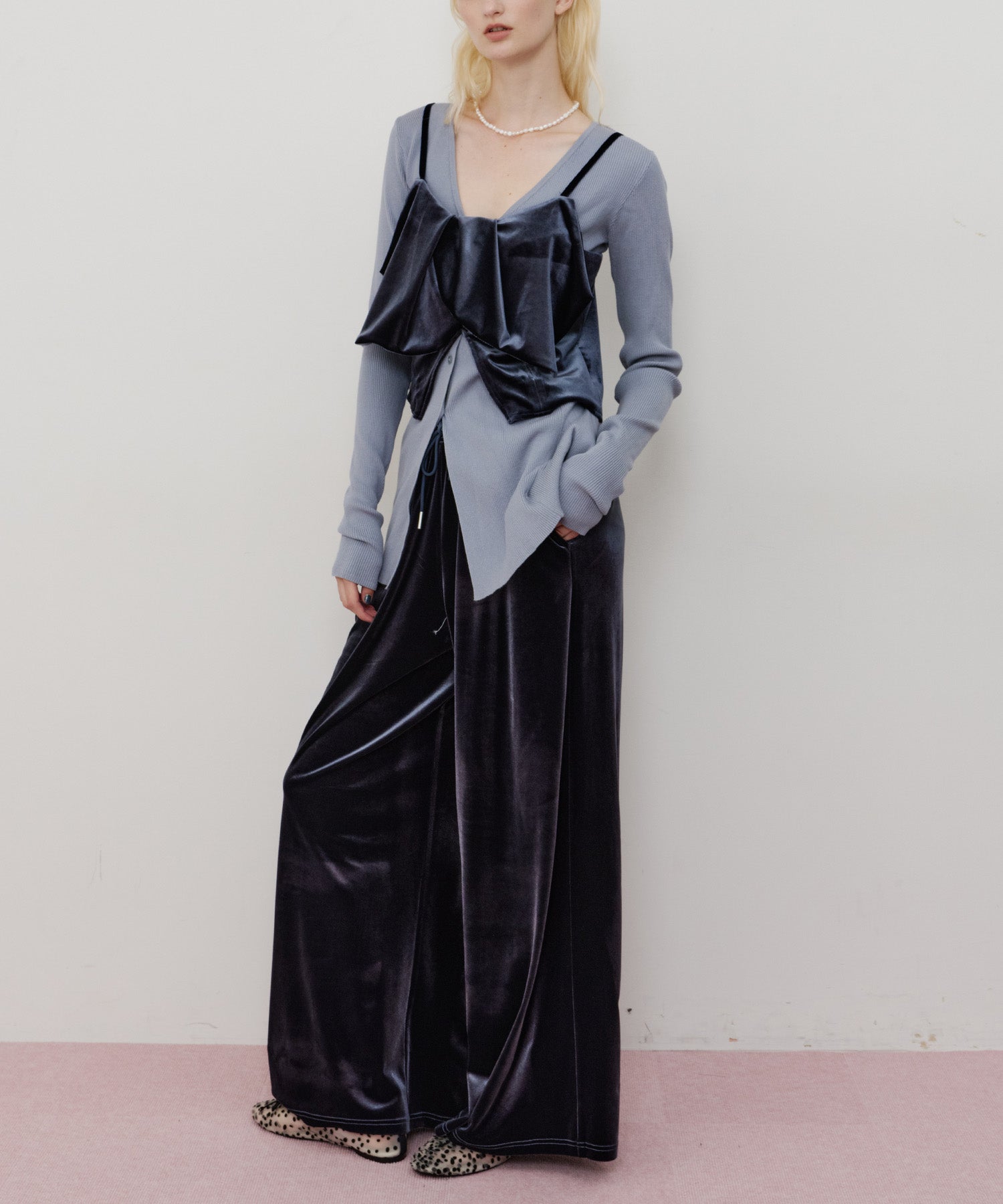 9月最終章LaBELLE ETUDEブラックメリーボンネットラインスカート未着用 J1U by LA BELLE ETUDE スカート メニーリボンニットIライン