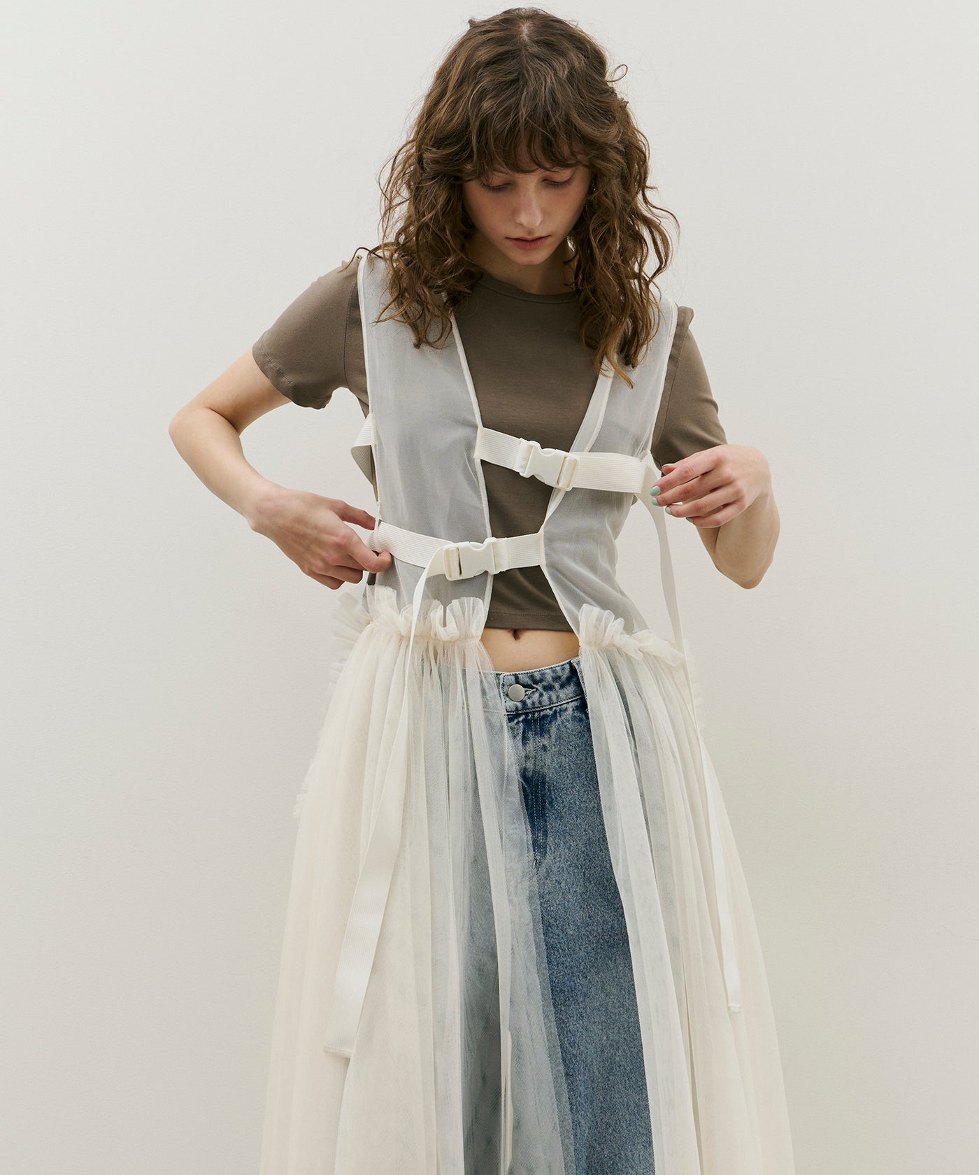 J1U by LA BELLE ETUDE】バックルデザインチュールジレ – LA BELLE