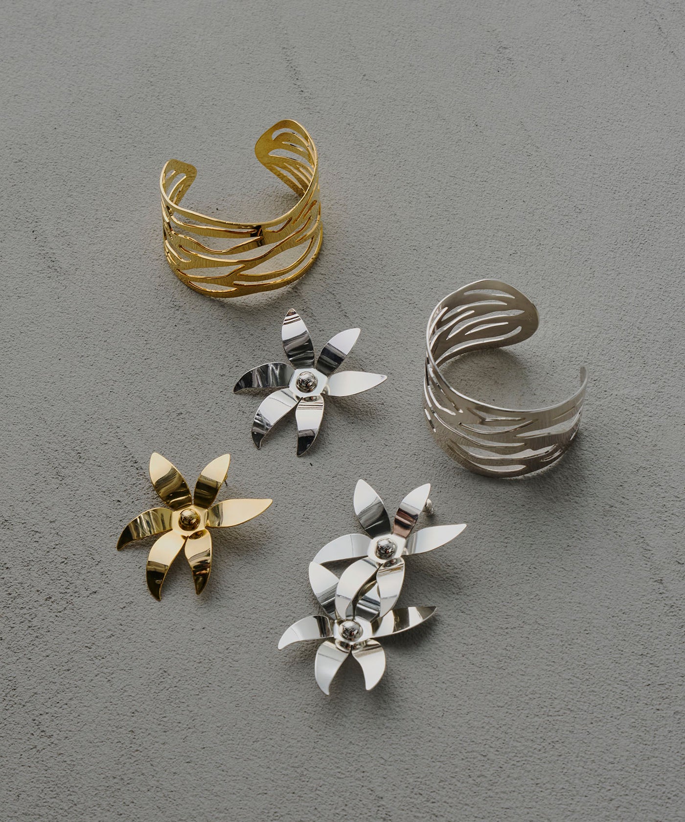 loni】Asymmetry Flower Pierce – LA BELLE ETUDE online store