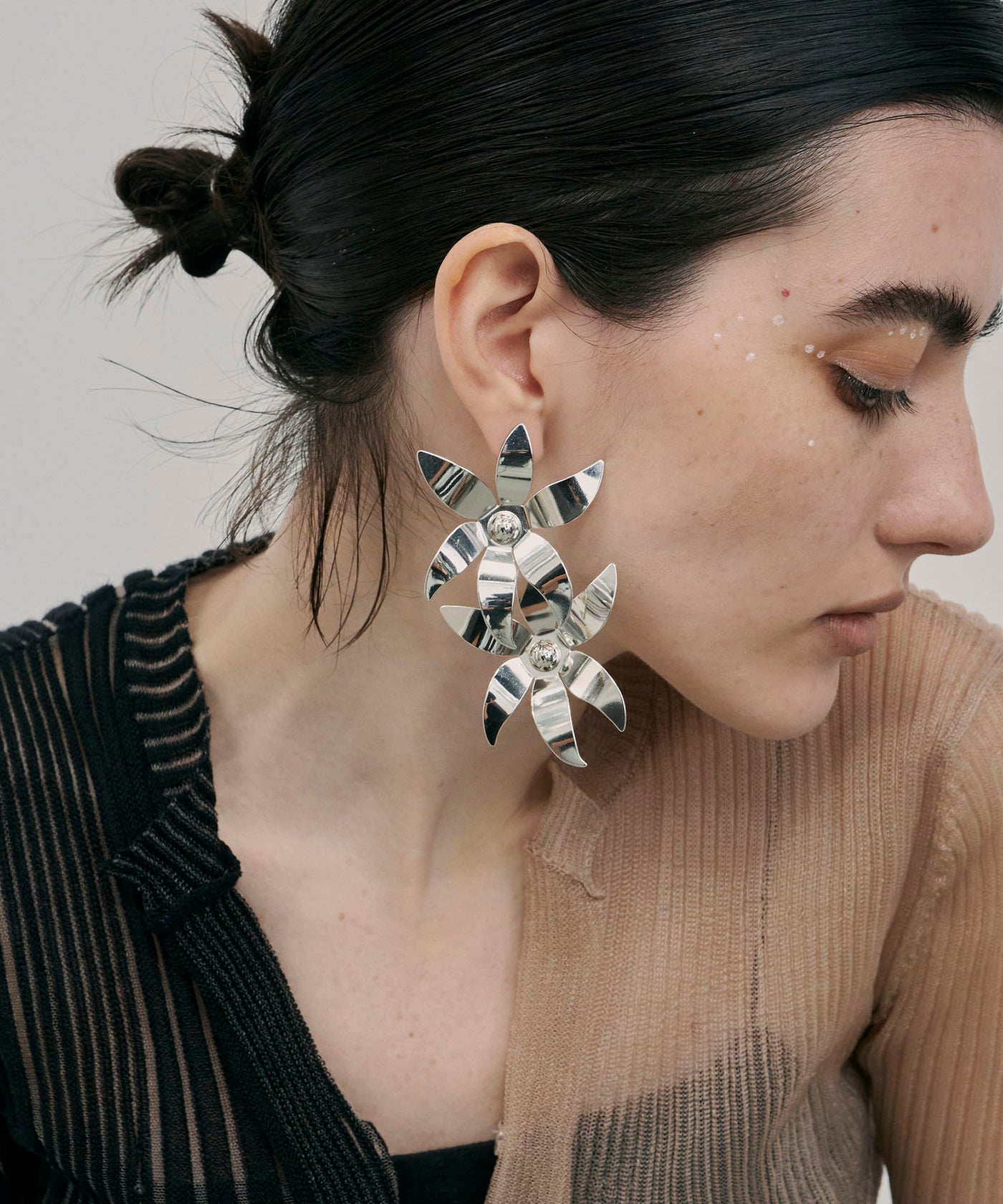 loni】Asymmetry Flower Pierce – LA BELLE ETUDE online store