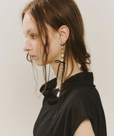 【J1U by LA BELLE ETUDE】アシンメトリーリボン×ダイヤレーンピアス