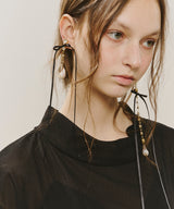 【J1U by LA BELLE ETUDE】アシンメトリーリボン×ダイヤレーンピアス