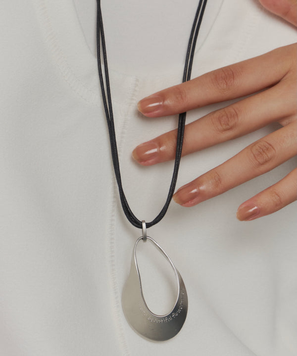 【loni】Letterring Leaf Plate Long Necklace