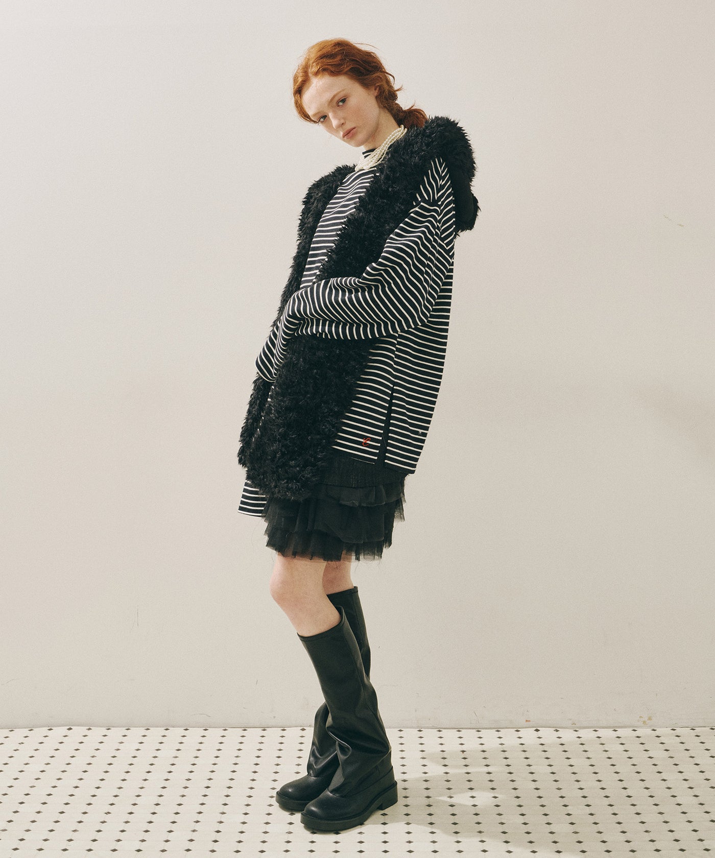 J1U by LA BELLE ETUDE】ムートンライクボンディングフードマフラー