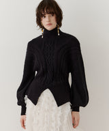 【TEN by LA BELLE ETUDE】ケーブル柄ペプラムニット