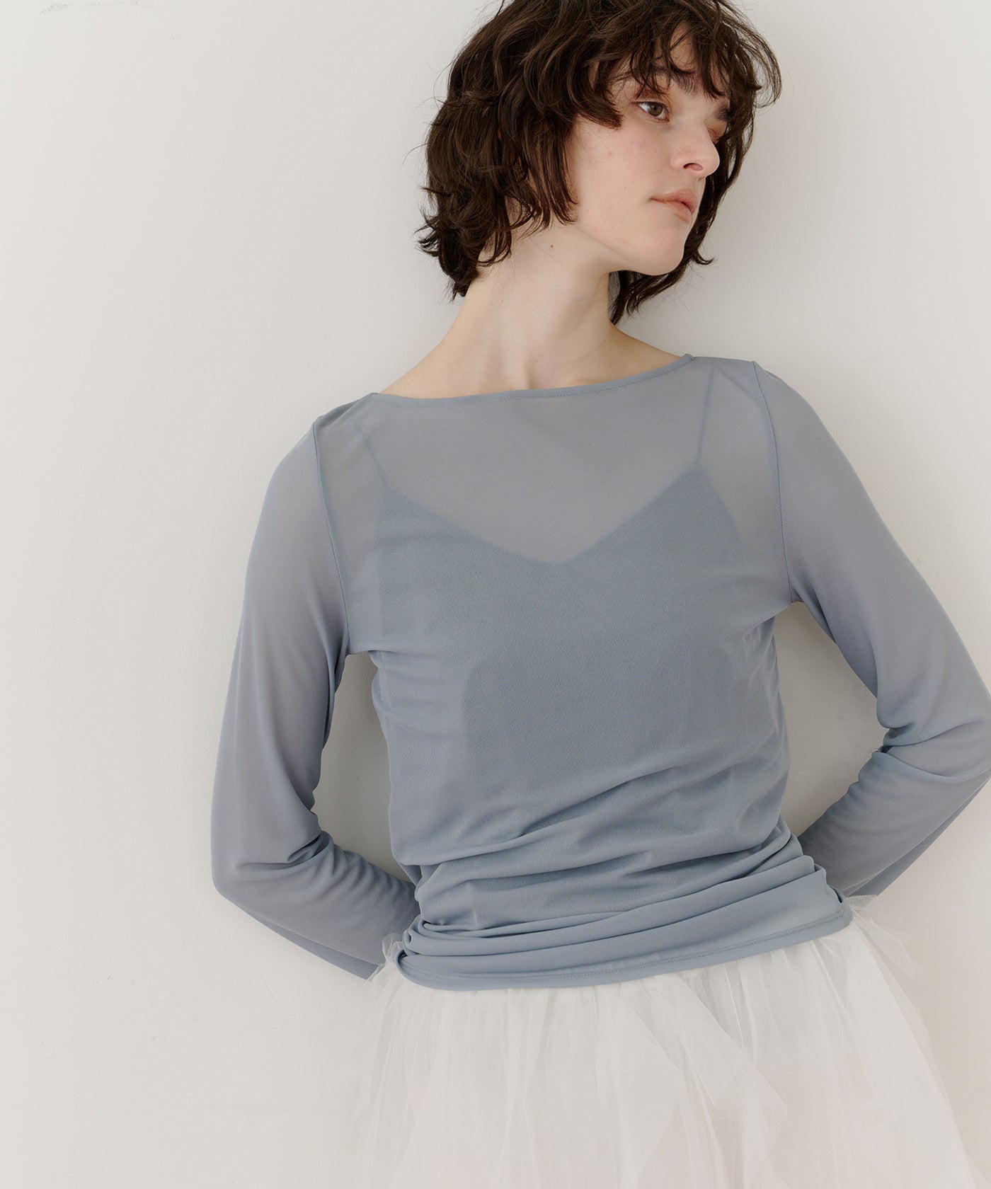 du8168ページ。 ロングスリーブボートネックシアーTOPS – LA BELLE ETUDE online store