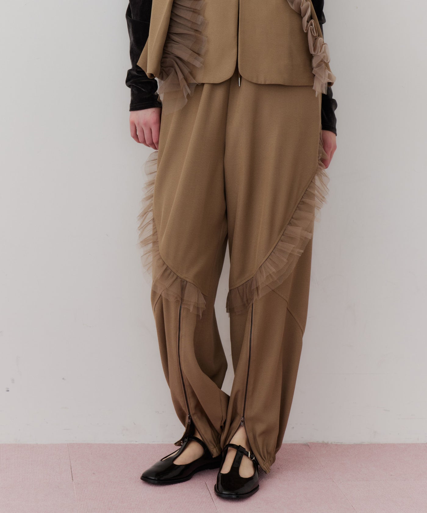 J1U by LA BELLE ETUDE】フロント裾ZIPチュールフリルデザインパンツ