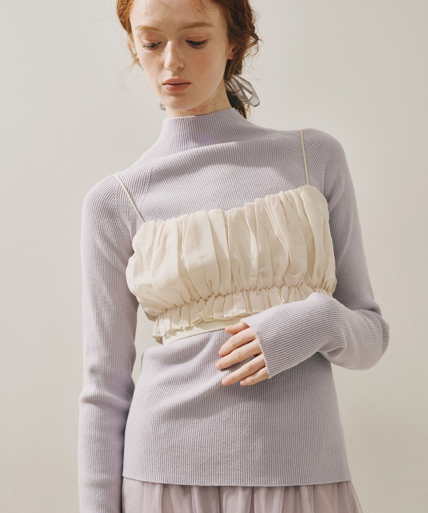 【専用】IORE BELLE TOPS ベルトップス　新品未使用 セール】Vネックボリュームスリーブソフトチュールトップス