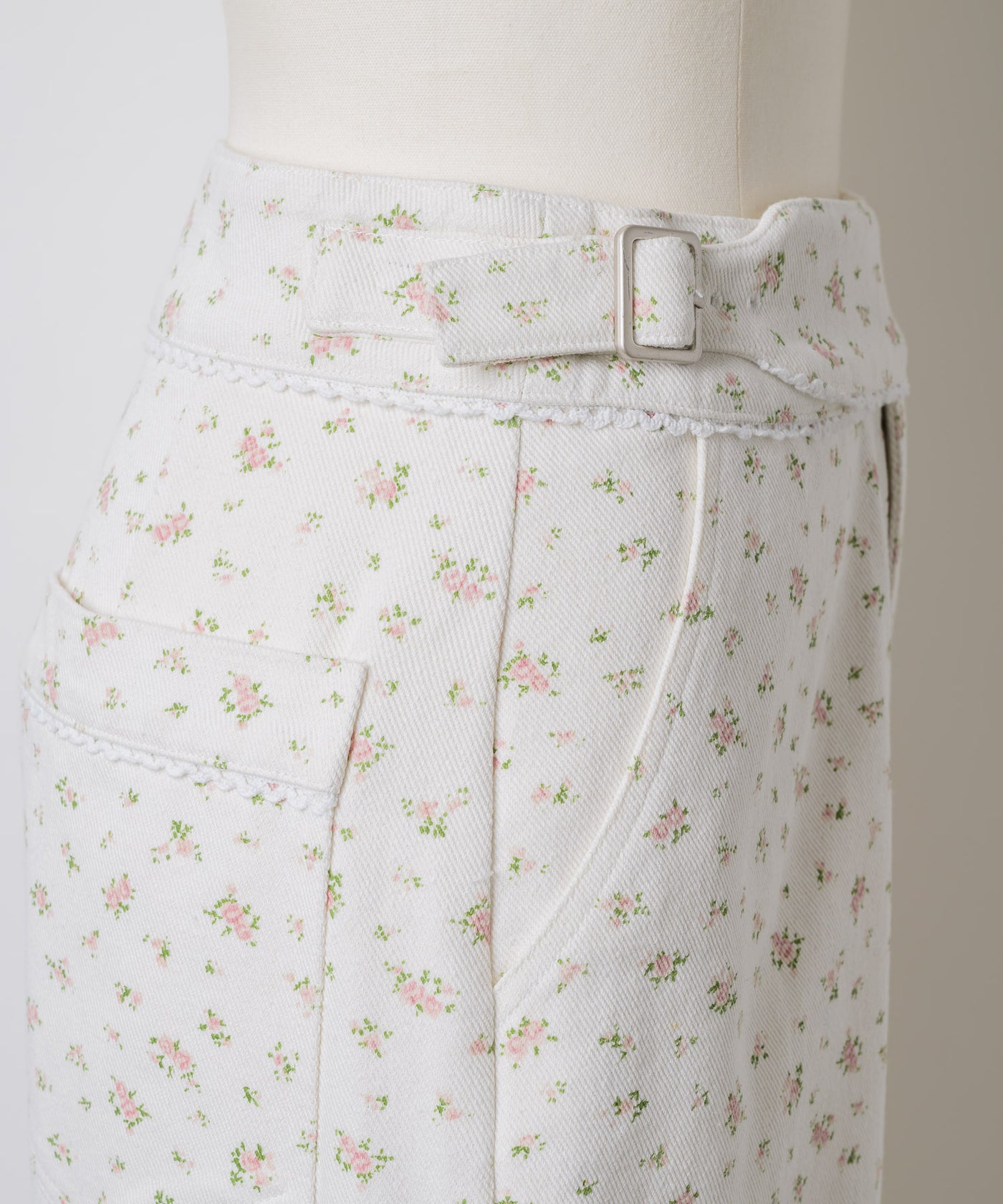 GIUNON】side belt flower pants / サイドベルトフラワーパンツ – LA
