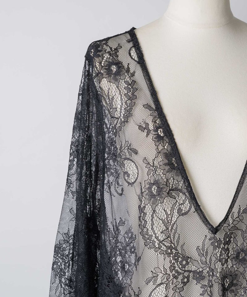 【予約開始待ち】2WAY総レースVネックオーバーTOPS