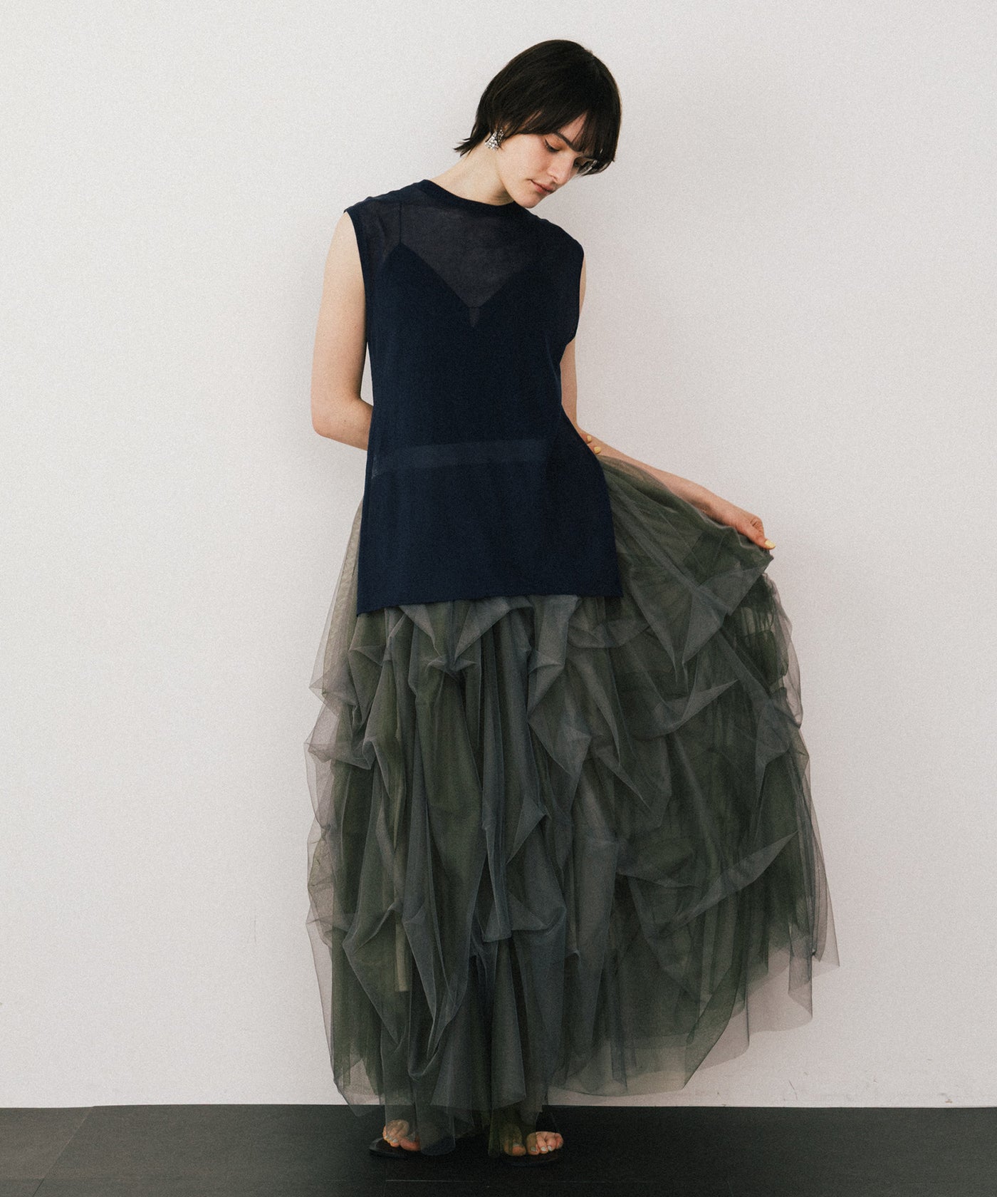 シアークルーネックノースリーブニット – LA BELLE ETUDE online store