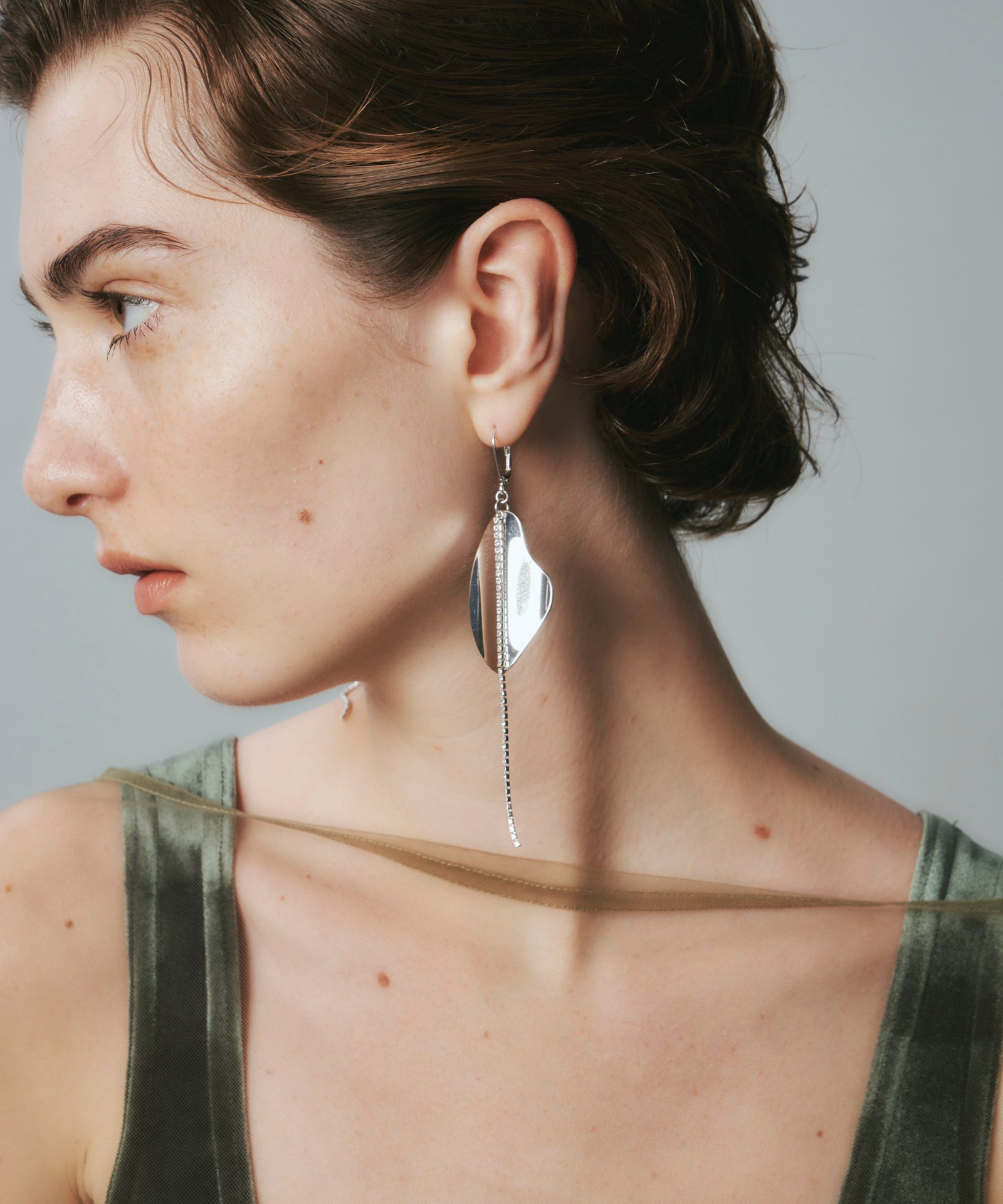 【loni】Leaf Bijou Asymmetry Pierce/リーフビジューアシンメトリーピアス – LA BELLE ETUDE online  store