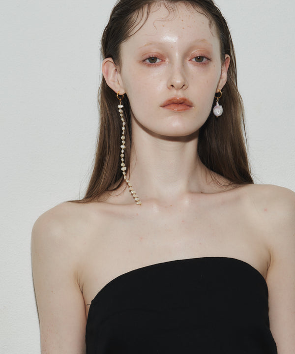 【loni】Lily Pearl Asymmetry Earrings