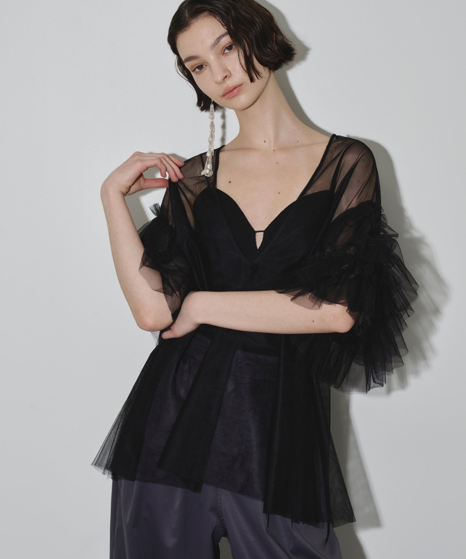 VネックボリュームチュールギャザーハーフスリーブTOPS – LA
