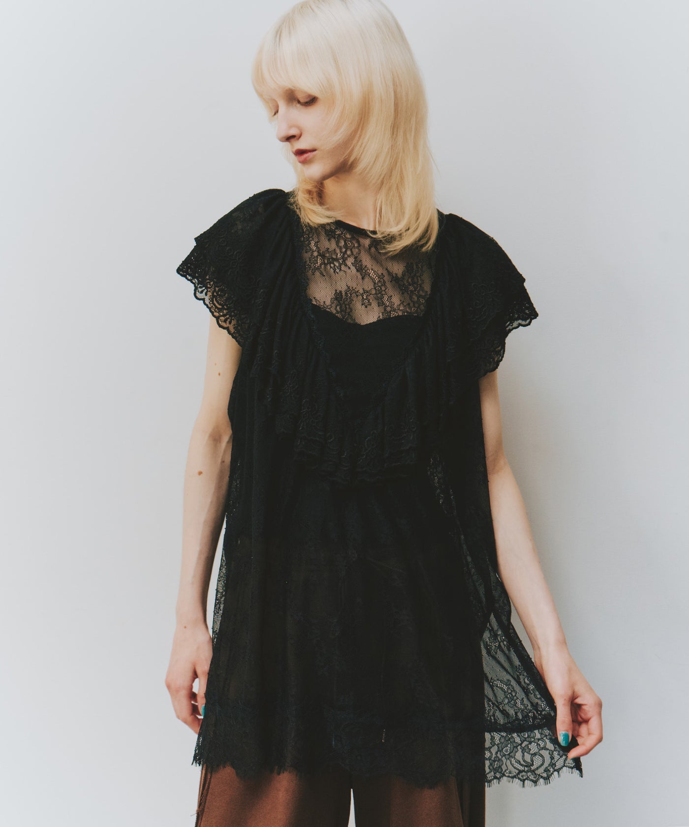 【ビアズリー】刺繍レースノースリーブブラウス ビアズリー BEARDSLEY 刺繍レースノースリブラウス （black