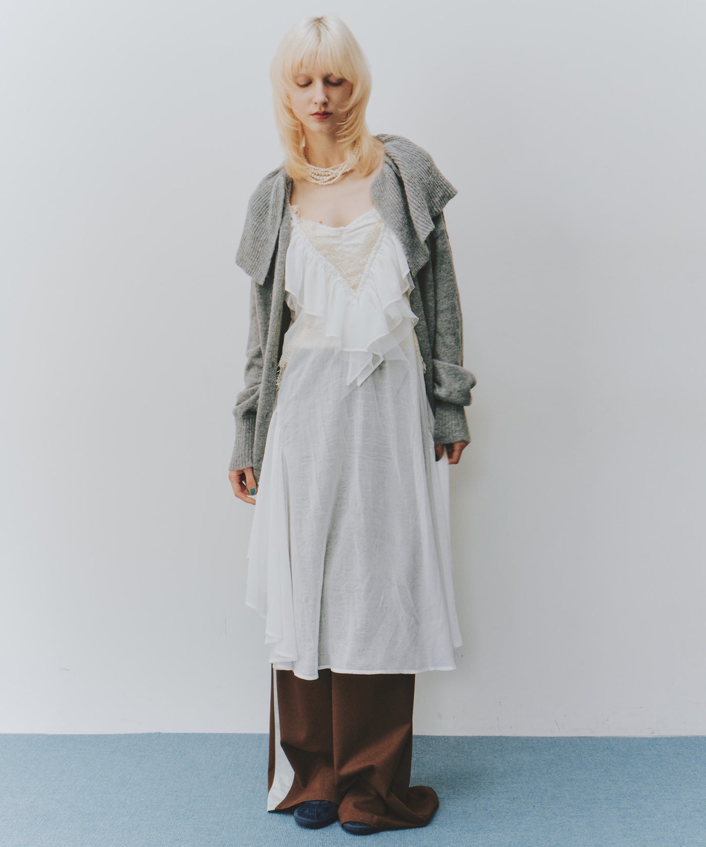 新品【LA BELLE ETUDE】レース深スリットコンシールキャミワンピース LA BELLE ETUDE ワンピース モチーフレース深スリットコンシール